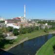 Úslava na pozadí panorama-tu-teplárny