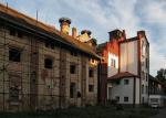Léto 2007. Část sladovny je již nově opravena.