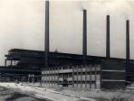 Rok 1953, komín zcela vlevo; z trojice vpravo již dva nestojí. (převzato z www.arcelormittal.com)