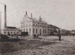 Historická fotografie pivovaru knížete Schwarzenberga. Komín zcela vlevo (Foto: J.F. Langhans, cca 1888. Zdroj: Tvář průmyslové doby, 2007).