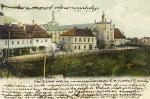 Dobová pohlednice - nedatováno. Pohled na pivovar a jeho komíny, kohoutnatec vpravo. ( Pohlednice by Apache ) 