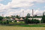 Celkový pohled od JV, 6/2007, dnes je v jižní části areálu fotovoltaická el., foceno na analog.