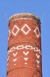 detail s nepůvodním a nehezkým namalovaným ornamentem (2013)